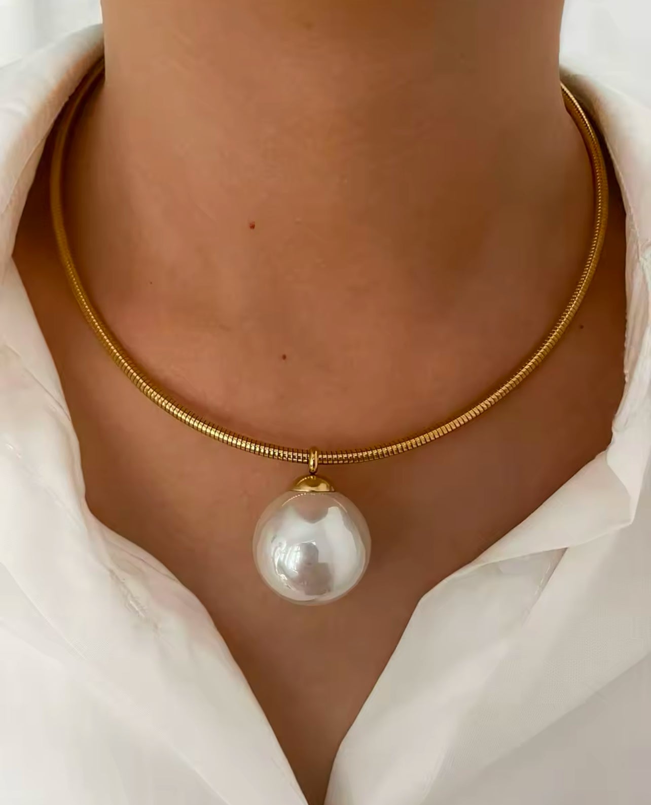CELINE CHOCKER