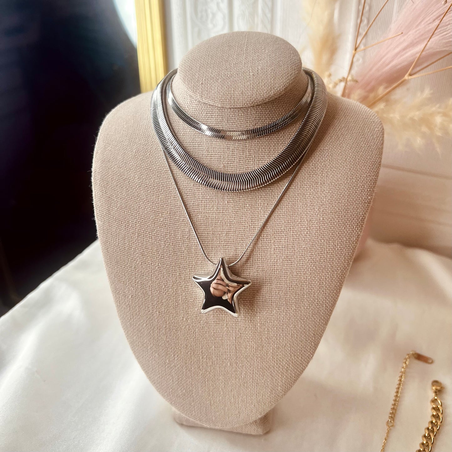 CHUNKY STAR NECKLACE