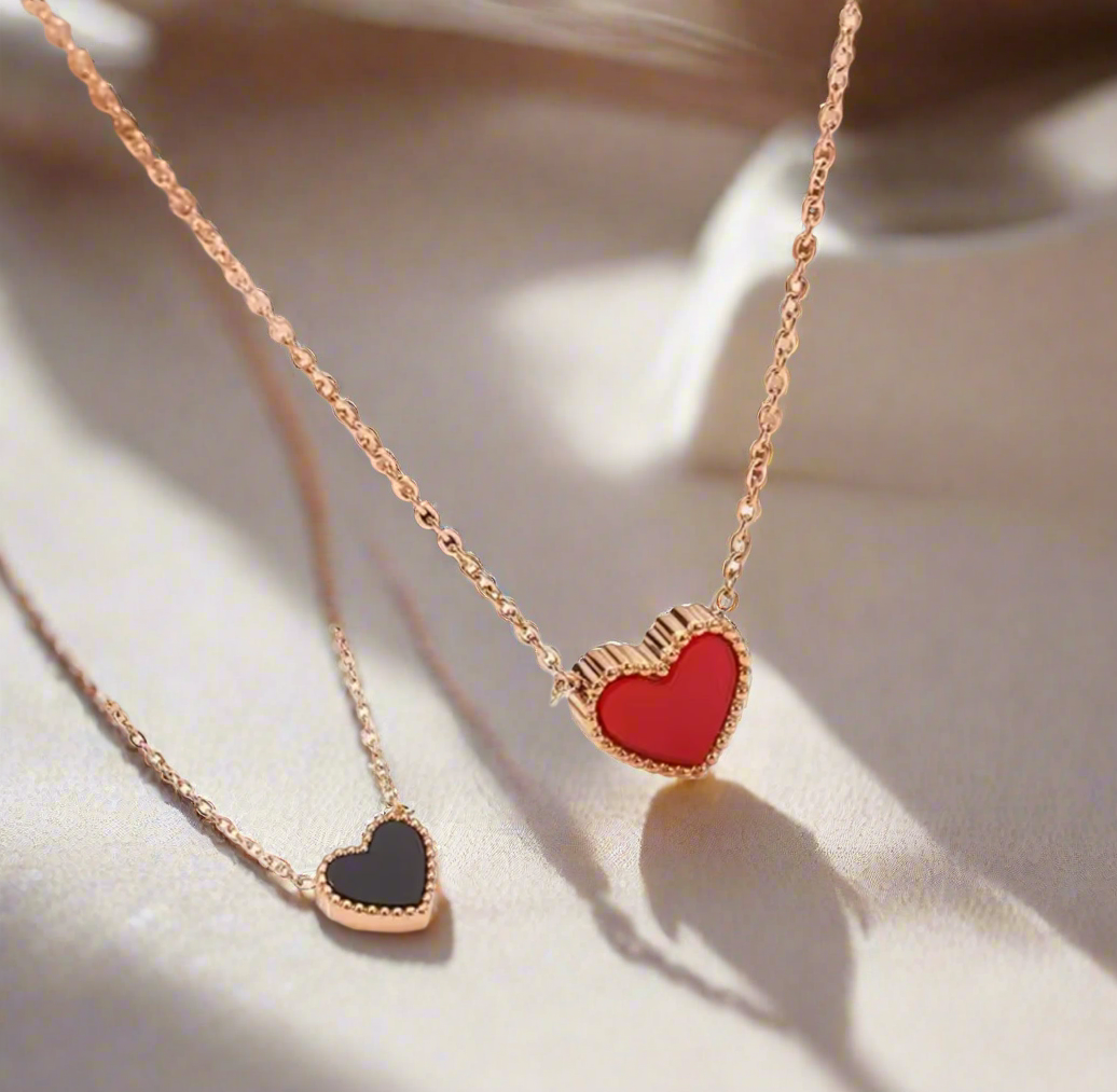 AMORE DOUBLE SIDE HEART NECKLACE