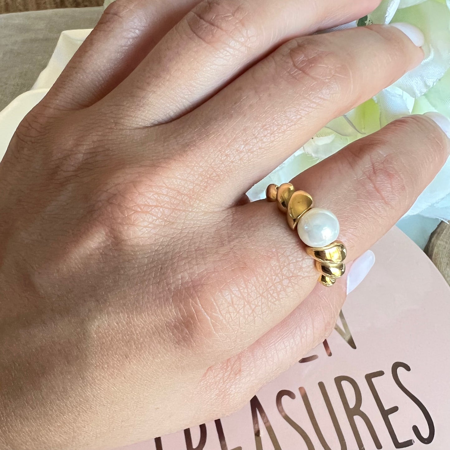 DAYIT SPIRAL PEARL RING