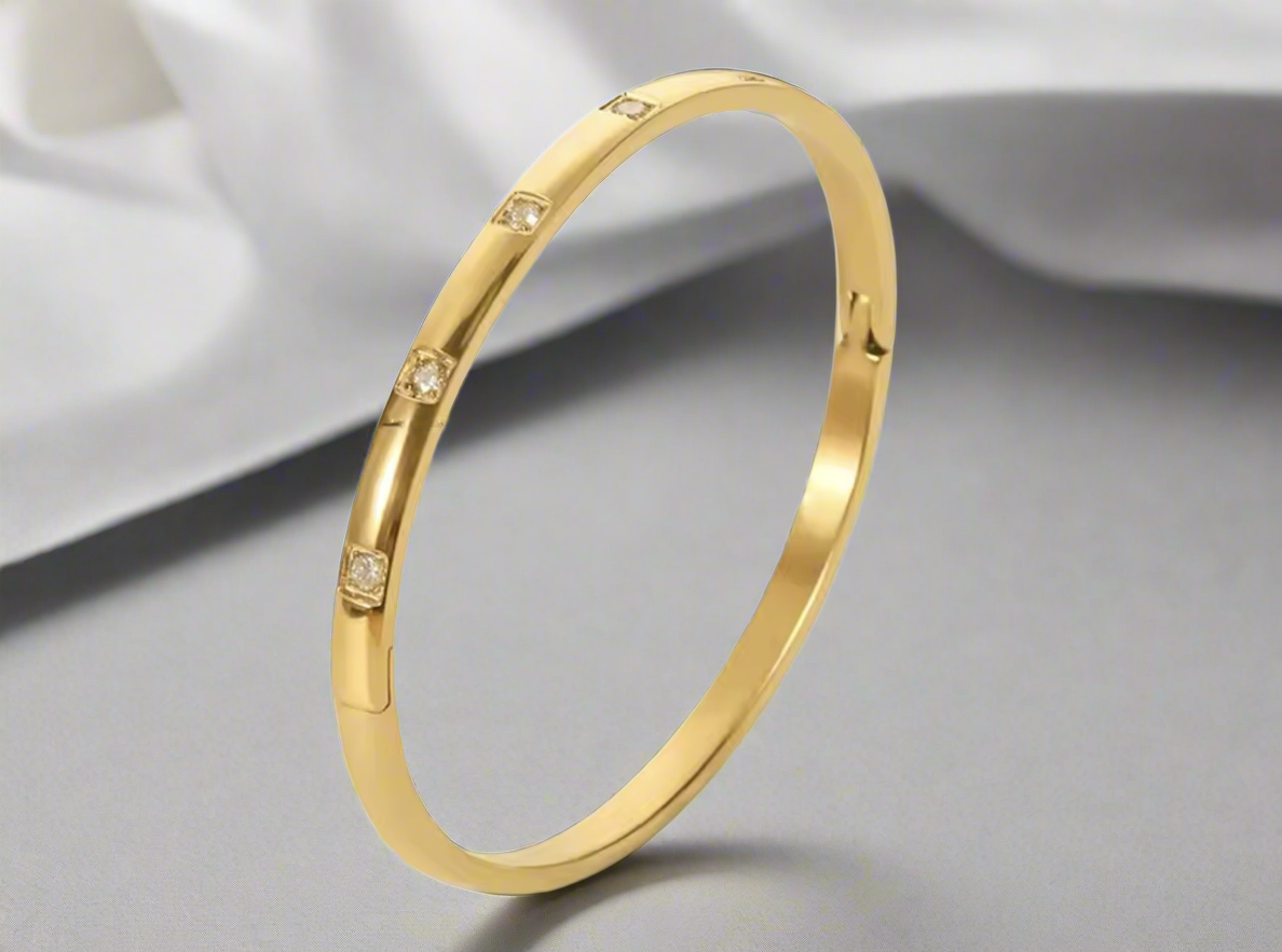 AURORA DOT DIAMOND BANGLE