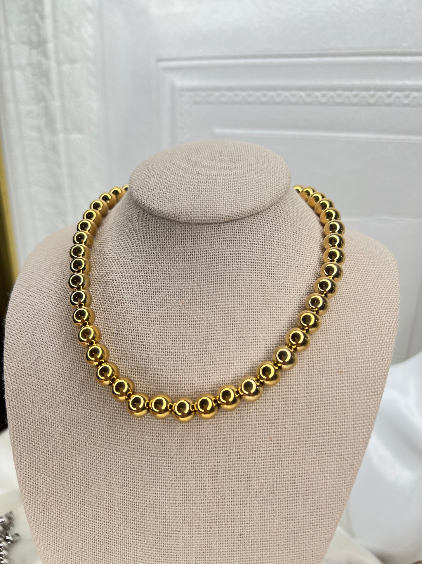 DHALIA BALL NECKLACE