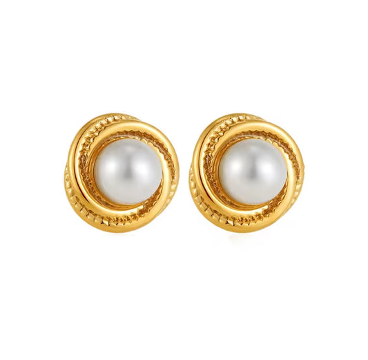 GIGI PEARL STUDS