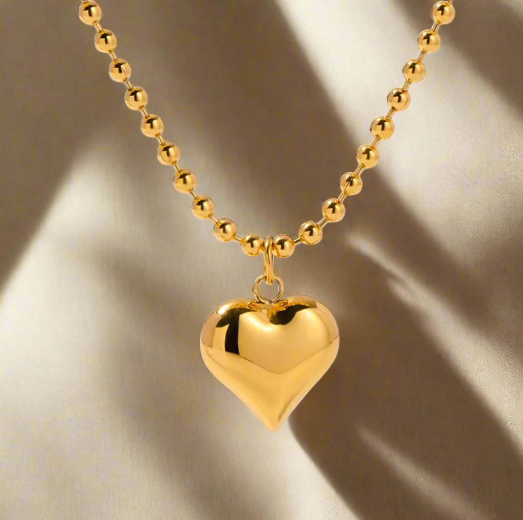 AMORA DOT HEART NECKLACE